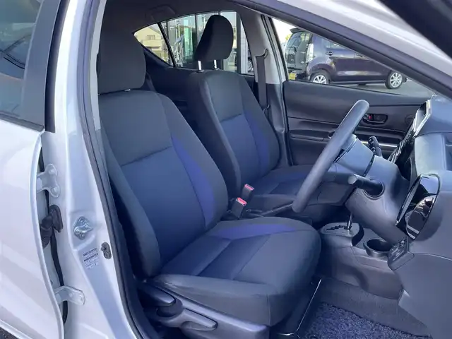 トヨタ アクア S 群馬県 2017(平29)年 2.1万km ライムホワイトパールクリスタルシャイン トヨタ純正7インチSDナビ(AM/FM/Bluetooth/フルセグTV/CD)/フルセグTV/バックカメラ/ワンオーナー/スマートエントリーパッケージ/ナビレディパッケージ/トヨタセーフティーセンス/純正フロアマット/オートライト/スマートキー/プッシュスタート/スペアキー/保証書/取扱説明書