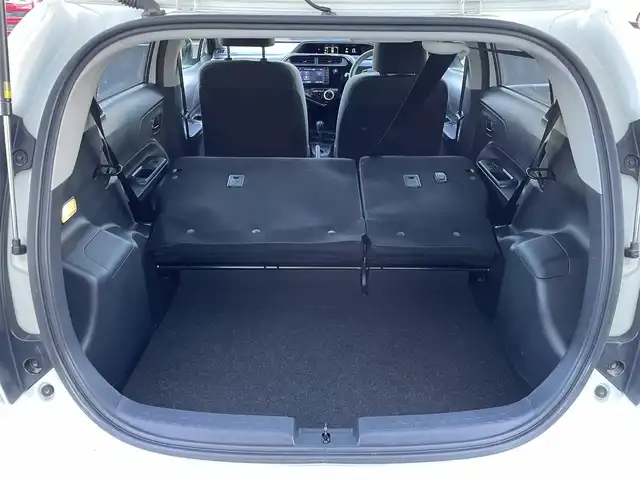 トヨタ アクア S 群馬県 2017(平29)年 2.1万km ライムホワイトパールクリスタルシャイン トヨタ純正7インチSDナビ(AM/FM/Bluetooth/フルセグTV/CD)/フルセグTV/バックカメラ/ワンオーナー/スマートエントリーパッケージ/ナビレディパッケージ/トヨタセーフティーセンス/純正フロアマット/オートライト/スマートキー/プッシュスタート/スペアキー/保証書/取扱説明書