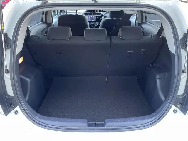 トヨタ アクア S 群馬県 2017(平29)年 2.1万km ライムホワイトパールクリスタルシャイン トヨタ純正7インチSDナビ(AM/FM/Bluetooth/フルセグTV/CD)/フルセグTV/バックカメラ/ワンオーナー/スマートエントリーパッケージ/ナビレディパッケージ/トヨタセーフティーセンス/純正フロアマット/オートライト/スマートキー/プッシュスタート/スペアキー/保証書/取扱説明書