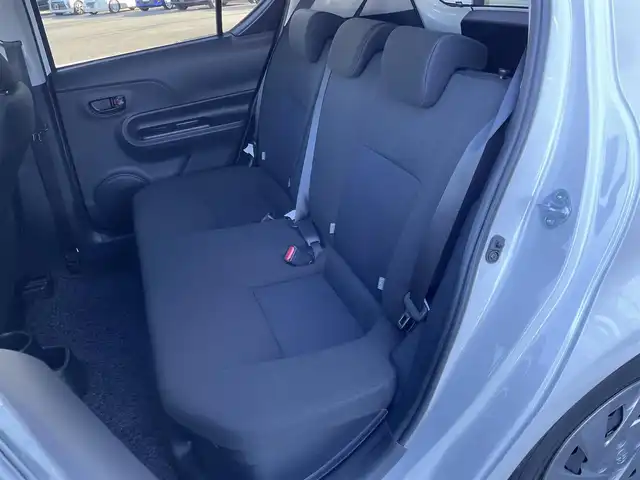 トヨタ アクア S 群馬県 2017(平29)年 2.1万km ライムホワイトパールクリスタルシャイン トヨタ純正7インチSDナビ(AM/FM/Bluetooth/フルセグTV/CD)/フルセグTV/バックカメラ/ワンオーナー/スマートエントリーパッケージ/ナビレディパッケージ/トヨタセーフティーセンス/純正フロアマット/オートライト/スマートキー/プッシュスタート/スペアキー/保証書/取扱説明書