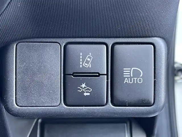 トヨタ アクア S 群馬県 2017(平29)年 2.1万km ライムホワイトパールクリスタルシャイン トヨタ純正7インチSDナビ(AM/FM/Bluetooth/フルセグTV/CD)/フルセグTV/バックカメラ/ワンオーナー/スマートエントリーパッケージ/ナビレディパッケージ/トヨタセーフティーセンス/純正フロアマット/オートライト/スマートキー/プッシュスタート/スペアキー/保証書/取扱説明書