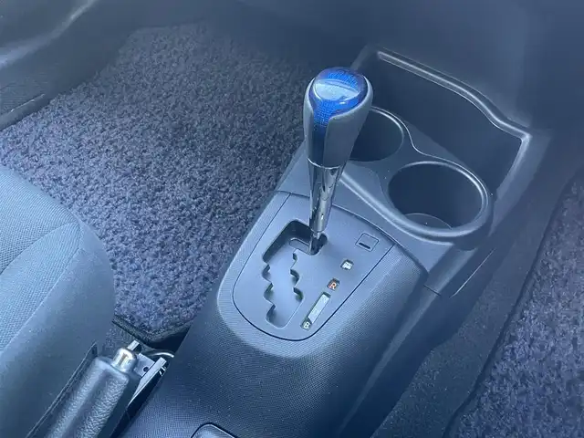 トヨタ アクア S 群馬県 2017(平29)年 2.1万km ライムホワイトパールクリスタルシャイン トヨタ純正7インチSDナビ(AM/FM/Bluetooth/フルセグTV/CD)/フルセグTV/バックカメラ/ワンオーナー/スマートエントリーパッケージ/ナビレディパッケージ/トヨタセーフティーセンス/純正フロアマット/オートライト/スマートキー/プッシュスタート/スペアキー/保証書/取扱説明書