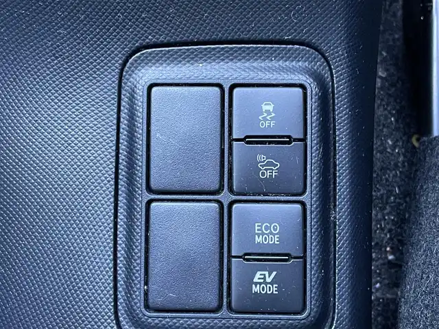 トヨタ アクア S 群馬県 2017(平29)年 2.1万km ライムホワイトパールクリスタルシャイン トヨタ純正7インチSDナビ(AM/FM/Bluetooth/フルセグTV/CD)/フルセグTV/バックカメラ/ワンオーナー/スマートエントリーパッケージ/ナビレディパッケージ/トヨタセーフティーセンス/純正フロアマット/オートライト/スマートキー/プッシュスタート/スペアキー/保証書/取扱説明書