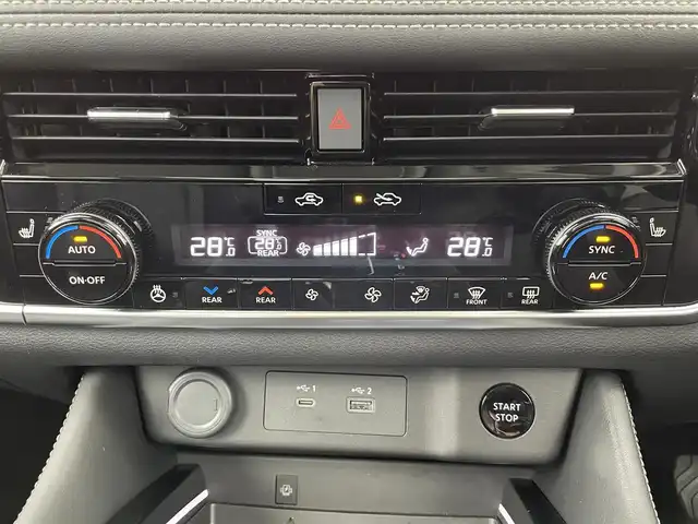 日産 エクストレイル G e－4ORCE 富山県 2022(令4)年 4.2万km ブリリアントホワイトパール/スーパーブラック 2トーン ワンオーナー/4WD/パノラミックガラスルーフ/純正12.3インチナビ/（AM/FM/USB/BT/AppleCarPlay/AndroidAuto）/フルセグTV/アラウンドビューモニター/BOSEサウンドシステム/ヘッドアップディスプレイ/プロパイロット/衝突被害軽減ブレーキ/アダプティブクルーズコントロール/レーンキープアシスト/ブラインドスポットモニター/オートマチックハイビーム/LEDヘッドライト/クリアランスソナー/電動リアゲート/レザーシート/全席シートヒーター/デジタルインナーミラー/置くだけ充電/ドライブレコーダー前後/ビルトインETC2.0/AC100V充電/純正１９インチAW/スマートキー×２/プッシュスタート/取扱説明書/保証書