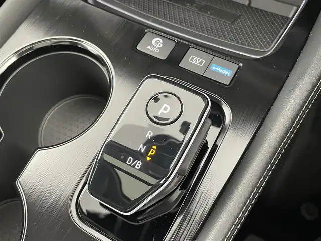 日産 エクストレイル G e－4ORCE 富山県 2022(令4)年 4.2万km ブリリアントホワイトパール/スーパーブラック 2トーン ワンオーナー/4WD/パノラミックガラスルーフ/純正12.3インチナビ/（AM/FM/USB/BT/AppleCarPlay/AndroidAuto）/フルセグTV/アラウンドビューモニター/BOSEサウンドシステム/ヘッドアップディスプレイ/プロパイロット/衝突被害軽減ブレーキ/アダプティブクルーズコントロール/レーンキープアシスト/ブラインドスポットモニター/オートマチックハイビーム/LEDヘッドライト/クリアランスソナー/電動リアゲート/レザーシート/全席シートヒーター/デジタルインナーミラー/置くだけ充電/ドライブレコーダー前後/ビルトインETC2.0/AC100V充電/純正１９インチAW/スマートキー×２/プッシュスタート/取扱説明書/保証書