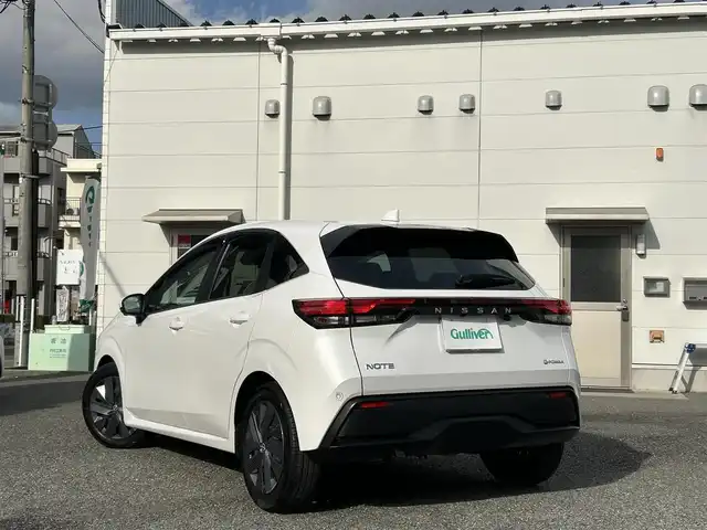 日産 ノート X 兵庫県 2023(令5)年 2万km ピュアホワイトパール /ワンオーナー/・車検R10年1月まで/・OP LEDヘッドランプ（アダプティブLEDヘッドライトシステム）/【セットオプション】//プロパイロット（ナビリンク機能付）//プロパイロット緊急停止支援システム（SOSコール機能）//NISSAN CONNECTナビ（9インチ）//インテリジェントアラウンドビューモニター//インテリジェントルームミラー//ステアリングスイッチ（アドバンスドドライブアシストディスプレイ）//インテリジェントBSI（後側方衝突防止支援システム）//BSW（後側方車両検知警報）//RCTA（後退時車両検知警報）//ワイヤレス充電器//ETCユニット（ビルトインタイプ）/・地デジ/BT/USB/HDMI/Apple Car Play/・ドライブレコーダー/・ハンドル支援/・車線逸脱警報/・車線逸脱防止支援/・エマージェンシーブレーキ/・速度標識表示/・前後ソナー/・標識検知支援/・ハイビームアシスト/・R6/7年ディーラー点検記録簿