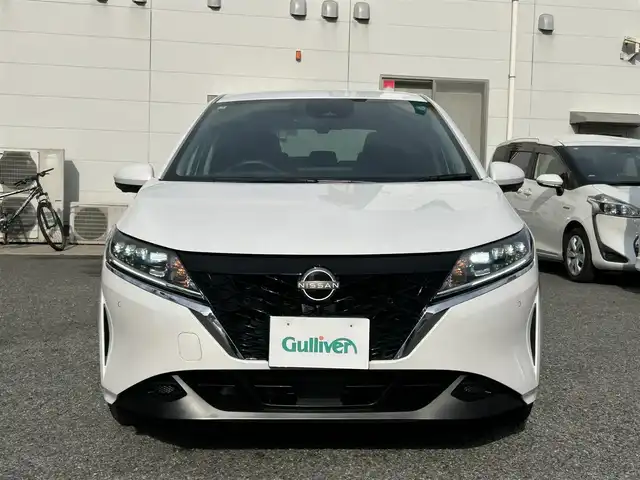 日産 ノート X 兵庫県 2023(令5)年 2万km ピュアホワイトパール /ワンオーナー/・車検R10年1月まで/・OP LEDヘッドランプ（アダプティブLEDヘッドライトシステム）/【セットオプション】//プロパイロット（ナビリンク機能付）//プロパイロット緊急停止支援システム（SOSコール機能）//NISSAN CONNECTナビ（9インチ）//インテリジェントアラウンドビューモニター//インテリジェントルームミラー//ステアリングスイッチ（アドバンスドドライブアシストディスプレイ）//インテリジェントBSI（後側方衝突防止支援システム）//BSW（後側方車両検知警報）//RCTA（後退時車両検知警報）//ワイヤレス充電器//ETCユニット（ビルトインタイプ）/・地デジ/BT/USB/HDMI/Apple Car Play/・ドライブレコーダー/・ハンドル支援/・車線逸脱警報/・車線逸脱防止支援/・エマージェンシーブレーキ/・速度標識表示/・前後ソナー/・標識検知支援/・ハイビームアシスト/・R6/7年ディーラー点検記録簿
