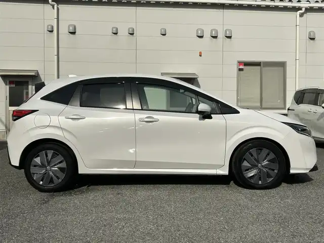 日産 ノート X 兵庫県 2023(令5)年 2万km ピュアホワイトパール /ワンオーナー/・車検R10年1月まで/・OP LEDヘッドランプ（アダプティブLEDヘッドライトシステム）/【セットオプション】//プロパイロット（ナビリンク機能付）//プロパイロット緊急停止支援システム（SOSコール機能）//NISSAN CONNECTナビ（9インチ）//インテリジェントアラウンドビューモニター//インテリジェントルームミラー//ステアリングスイッチ（アドバンスドドライブアシストディスプレイ）//インテリジェントBSI（後側方衝突防止支援システム）//BSW（後側方車両検知警報）//RCTA（後退時車両検知警報）//ワイヤレス充電器//ETCユニット（ビルトインタイプ）/・地デジ/BT/USB/HDMI/Apple Car Play/・ドライブレコーダー/・ハンドル支援/・車線逸脱警報/・車線逸脱防止支援/・エマージェンシーブレーキ/・速度標識表示/・前後ソナー/・標識検知支援/・ハイビームアシスト/・R6/7年ディーラー点検記録簿
