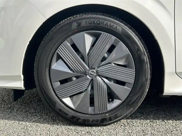 日産 ノート X 兵庫県 2023(令5)年 2万km ピュアホワイトパール /ワンオーナー/・車検R10年1月まで/・OP LEDヘッドランプ（アダプティブLEDヘッドライトシステム）/【セットオプション】//プロパイロット（ナビリンク機能付）//プロパイロット緊急停止支援システム（SOSコール機能）//NISSAN CONNECTナビ（9インチ）//インテリジェントアラウンドビューモニター//インテリジェントルームミラー//ステアリングスイッチ（アドバンスドドライブアシストディスプレイ）//インテリジェントBSI（後側方衝突防止支援システム）//BSW（後側方車両検知警報）//RCTA（後退時車両検知警報）//ワイヤレス充電器//ETCユニット（ビルトインタイプ）/・地デジ/BT/USB/HDMI/Apple Car Play/・ドライブレコーダー/・ハンドル支援/・車線逸脱警報/・車線逸脱防止支援/・エマージェンシーブレーキ/・速度標識表示/・前後ソナー/・標識検知支援/・ハイビームアシスト/・R6/7年ディーラー点検記録簿