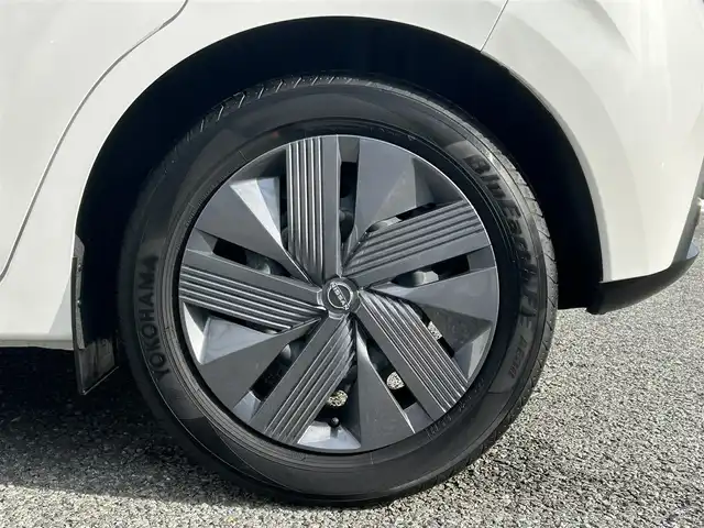 日産 ノート X 兵庫県 2023(令5)年 2万km ピュアホワイトパール /ワンオーナー/・車検R10年1月まで/・OP LEDヘッドランプ（アダプティブLEDヘッドライトシステム）/【セットオプション】//プロパイロット（ナビリンク機能付）//プロパイロット緊急停止支援システム（SOSコール機能）//NISSAN CONNECTナビ（9インチ）//インテリジェントアラウンドビューモニター//インテリジェントルームミラー//ステアリングスイッチ（アドバンスドドライブアシストディスプレイ）//インテリジェントBSI（後側方衝突防止支援システム）//BSW（後側方車両検知警報）//RCTA（後退時車両検知警報）//ワイヤレス充電器//ETCユニット（ビルトインタイプ）/・地デジ/BT/USB/HDMI/Apple Car Play/・ドライブレコーダー/・ハンドル支援/・車線逸脱警報/・車線逸脱防止支援/・エマージェンシーブレーキ/・速度標識表示/・前後ソナー/・標識検知支援/・ハイビームアシスト/・R6/7年ディーラー点検記録簿