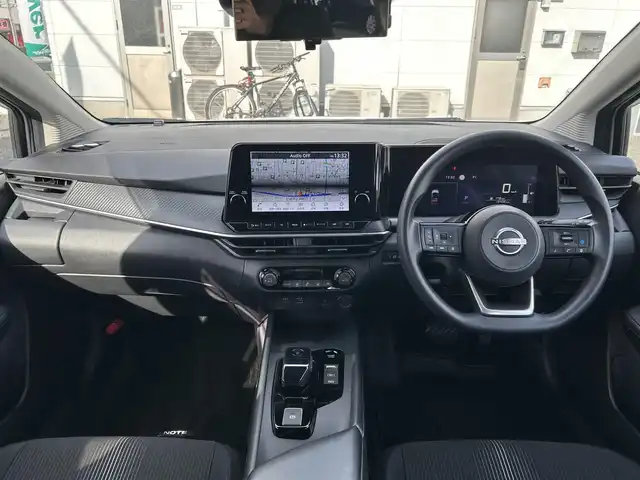 日産 ノート X 兵庫県 2023(令5)年 2万km ピュアホワイトパール /ワンオーナー/・車検R10年1月まで/・OP LEDヘッドランプ（アダプティブLEDヘッドライトシステム）/【セットオプション】//プロパイロット（ナビリンク機能付）//プロパイロット緊急停止支援システム（SOSコール機能）//NISSAN CONNECTナビ（9インチ）//インテリジェントアラウンドビューモニター//インテリジェントルームミラー//ステアリングスイッチ（アドバンスドドライブアシストディスプレイ）//インテリジェントBSI（後側方衝突防止支援システム）//BSW（後側方車両検知警報）//RCTA（後退時車両検知警報）//ワイヤレス充電器//ETCユニット（ビルトインタイプ）/・地デジ/BT/USB/HDMI/Apple Car Play/・ドライブレコーダー/・ハンドル支援/・車線逸脱警報/・車線逸脱防止支援/・エマージェンシーブレーキ/・速度標識表示/・前後ソナー/・標識検知支援/・ハイビームアシスト/・R6/7年ディーラー点検記録簿
