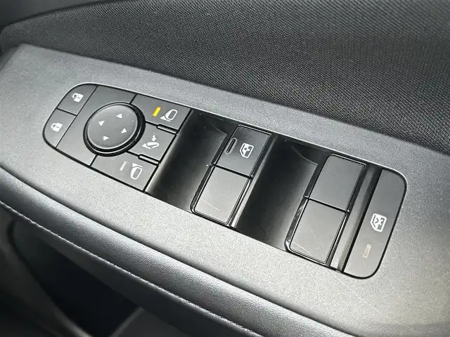 日産 ノート X 兵庫県 2023(令5)年 2万km ピュアホワイトパール /ワンオーナー/・車検R10年1月まで/・OP LEDヘッドランプ（アダプティブLEDヘッドライトシステム）/【セットオプション】//プロパイロット（ナビリンク機能付）//プロパイロット緊急停止支援システム（SOSコール機能）//NISSAN CONNECTナビ（9インチ）//インテリジェントアラウンドビューモニター//インテリジェントルームミラー//ステアリングスイッチ（アドバンスドドライブアシストディスプレイ）//インテリジェントBSI（後側方衝突防止支援システム）//BSW（後側方車両検知警報）//RCTA（後退時車両検知警報）//ワイヤレス充電器//ETCユニット（ビルトインタイプ）/・地デジ/BT/USB/HDMI/Apple Car Play/・ドライブレコーダー/・ハンドル支援/・車線逸脱警報/・車線逸脱防止支援/・エマージェンシーブレーキ/・速度標識表示/・前後ソナー/・標識検知支援/・ハイビームアシスト/・R6/7年ディーラー点検記録簿