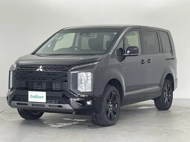 三菱 デリカＤ：５ シャモニー 群馬県 2025(令7)年 0.1万km未満 グラファイトグレーメタリック/ブラックマイカ 登録済み未使用車　登録時走行距離9km/＝＝＝＝＝/4WD/マルチアラウンドモニター/e-Assist/・衝突軽減ブレーキシステム/・車線逸脱警報システム/・レーダークルーズコントロールシステム/・オートマチックハイビーム/・誤発進抑制機能/・後側方車両検知警報システム/・後退時交差車両検知警報システム/エレクトリックテールゲート/両側パワースライドドア/パドルシフト/運転席パワーシート/前席シートヒーター/ステアリングヒーター/電動パーキングブレーキ/オートブレーキホールド/プッシュスタート/スマートキー