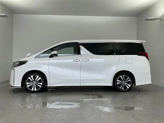 トヨタ アルファード S Cパッケージ 埼玉県 2021(令3)年 3.3万km ホワイトパールクリスタルシャイン 社外エアロ　サンルーフ　純正９インチナビ　バックカメラ　ＢＳＭ　ビルトインＥＴＣ２．０　デジタルインナーミラー　シートヒーター　ベンチレーション　メモリシート　レーダークルーズ　　三眼ＬＥＤ　地デジTV