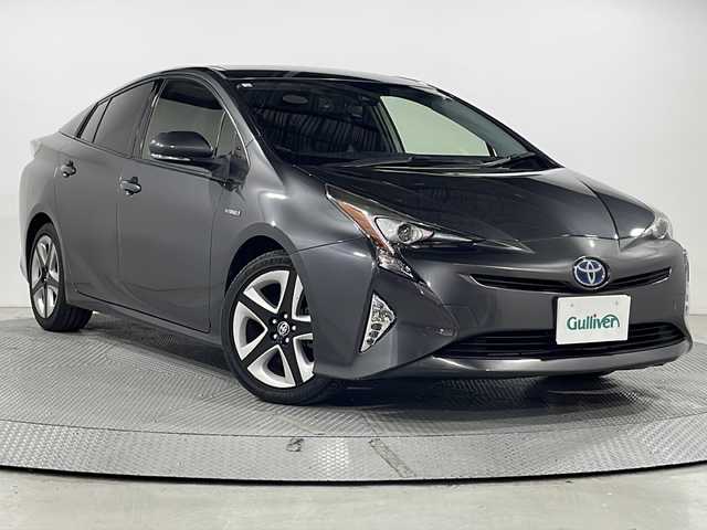 トヨタ プリウス S ツーリングセレクション 広島県 2016(平28)年 5.5万km グレーメタリック 純正９型ナビ/・Bluetooth接続/・CD/DVD/ＨＤＭI再生機能/レーダークルーズコントロール/黒革レザーシート/バックカメラ/シートヒーター/オートマティックハイビーム/ビルトインＥＴＣ/ＬＥＤヘッドライト/衝突軽減/誤発進抑制/ドライブレコーダー