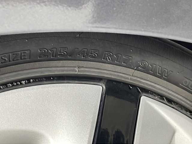 トヨタ プリウス S ツーリングセレクション 広島県 2016(平28)年 5.5万km グレーメタリック 純正９型ナビ/・Bluetooth接続/・CD/DVD/ＨＤＭI再生機能/レーダークルーズコントロール/黒革レザーシート/バックカメラ/シートヒーター/オートマティックハイビーム/ビルトインＥＴＣ/ＬＥＤヘッドライト/衝突軽減/誤発進抑制/ドライブレコーダー