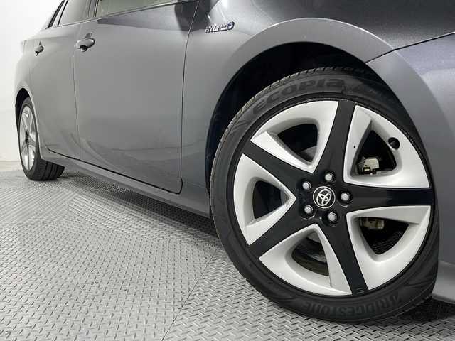 トヨタ プリウス S ツーリングセレクション 広島県 2016(平28)年 5.5万km グレーメタリック 純正９型ナビ/・Bluetooth接続/・CD/DVD/ＨＤＭI再生機能/レーダークルーズコントロール/黒革レザーシート/バックカメラ/シートヒーター/オートマティックハイビーム/ビルトインＥＴＣ/ＬＥＤヘッドライト/衝突軽減/誤発進抑制/ドライブレコーダー