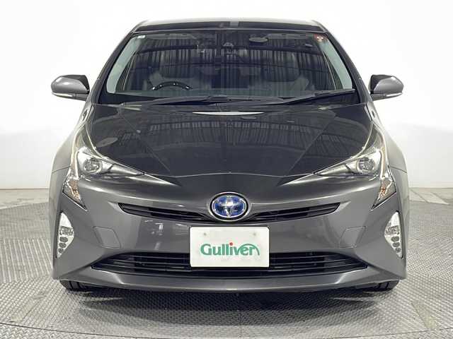 トヨタ プリウス S ツーリングセレクション 広島県 2016(平28)年 5.5万km グレーメタリック 純正９型ナビ/・Bluetooth接続/・CD/DVD/ＨＤＭI再生機能/レーダークルーズコントロール/黒革レザーシート/バックカメラ/シートヒーター/オートマティックハイビーム/ビルトインＥＴＣ/ＬＥＤヘッドライト/衝突軽減/誤発進抑制/ドライブレコーダー
