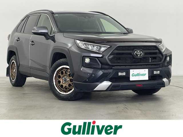 トヨタ ＲＡＶ４ アドベンチャー 群馬県 2019(令1)年 6.5万km グレーメタリック TRDフロントロアガーニッシュ/TRDフロントバンパーガーニッシュ(LED付)/TRDバックドアガーニッシュ/TRDバックドアロアガーニッシュ/TRDマッドフラップ/リヤクロストラフィックオートブレーキ(パーキングサポートブレーキ/後方接近車両)/ブラインドスポットモニター（BSM）/ステアリングヒーター/快適温熱シート/シートベンチレーション/＝＝＝＝＝/carrozzeria8インチナビ(AVIC-RQ902)/・AM/FM/CD/DVD/Bluetooth/フルセグTV/前方ドライブレコーダー/合皮シート/前席パワーシート/ETC/ダウンヒルアシストコントロール/LEDヘッドライト/サイドカメラ/電動パーキングブレーキ/オートブレーキホールド/スマートキー/プッシュスタート