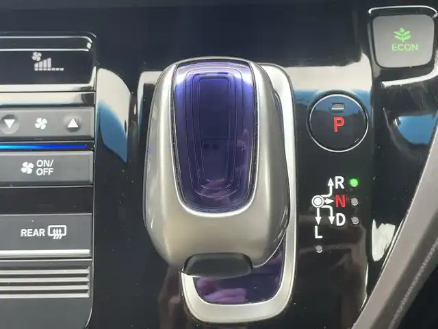 ホンダ フリード ハイブリット G ホンダセンシング 和歌山県 2018(平30)年 5.3万km ホワイトオーキッドパール 純正9インチナビ（VXM-174VFXi）/フルセグTV/（BT/CD/DVD/AM/FM）/バックカメラ/横滑り防止/衝突被害軽減ブレーキ/レーンキープアシスト/クルーズコントロール/オートライト/前後ドライブレコーダー/ビルトインETC/両側パワースライド/ステアリングリモコン/モデューロエアロ/LEDヘッドライト/フォグランプ/純正フロアマット/プッシュスタート/社外16インチアルミ