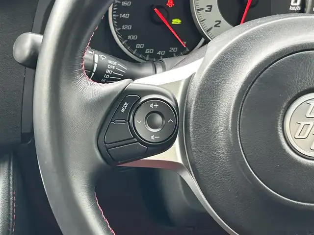 トヨタ ８６ GT リミテッド ブラックPKG 愛媛県 2019(令1)年 5.2万km クリスタルホワイトパール ワンオーナー/6速MT/brembo製ディスクブレーキ/純正ナビ/・Bluetooth/・CD/フルセグTV/バックカメラ/ETC/プッシュスタート/クルーズコントロール/横滑り防止機能/純正フロアマット/ハーフレザーシート/シートヒーター/革巻きステアリング/スマートキー/LEDヘッドライト/オートライト/オートマチックハイビーム