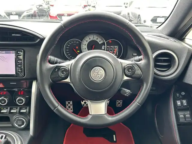 トヨタ ８６ GT リミテッド ブラックPKG 愛媛県 2019(令1)年 5.2万km クリスタルホワイトパール ワンオーナー/6速MT/brembo製ディスクブレーキ/純正ナビ/・Bluetooth/・CD/フルセグTV/バックカメラ/ETC/プッシュスタート/クルーズコントロール/横滑り防止機能/純正フロアマット/ハーフレザーシート/シートヒーター/革巻きステアリング/スマートキー/LEDヘッドライト/オートライト/オートマチックハイビーム