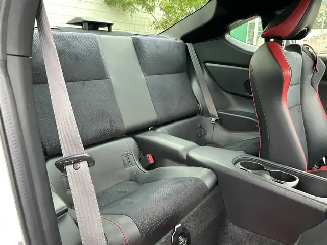 トヨタ ８６ GT リミテッド ブラックPKG 愛媛県 2019(令1)年 5.2万km クリスタルホワイトパール ワンオーナー/6速MT/brembo製ディスクブレーキ/純正ナビ/・Bluetooth/・CD/フルセグTV/バックカメラ/ETC/プッシュスタート/クルーズコントロール/横滑り防止機能/純正フロアマット/ハーフレザーシート/シートヒーター/革巻きステアリング/スマートキー/LEDヘッドライト/オートライト/オートマチックハイビーム