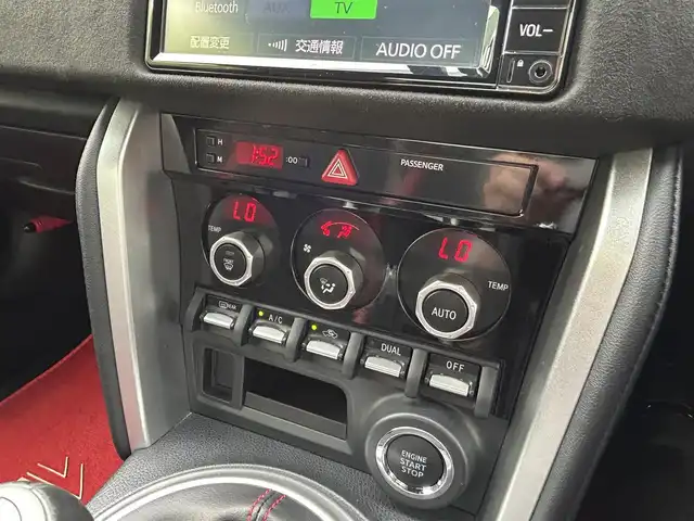 トヨタ ８６ GT リミテッド ブラックPKG 愛媛県 2019(令1)年 5.2万km クリスタルホワイトパール ワンオーナー/6速MT/brembo製ディスクブレーキ/純正ナビ/・Bluetooth/・CD/フルセグTV/バックカメラ/ETC/プッシュスタート/クルーズコントロール/横滑り防止機能/純正フロアマット/ハーフレザーシート/シートヒーター/革巻きステアリング/スマートキー/LEDヘッドライト/オートライト/オートマチックハイビーム