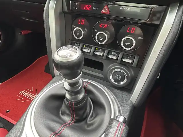 トヨタ ８６ GT リミテッド ブラックPKG 愛媛県 2019(令1)年 5.2万km クリスタルホワイトパール ワンオーナー/6速MT/brembo製ディスクブレーキ/純正ナビ/・Bluetooth/・CD/フルセグTV/バックカメラ/ETC/プッシュスタート/クルーズコントロール/横滑り防止機能/純正フロアマット/ハーフレザーシート/シートヒーター/革巻きステアリング/スマートキー/LEDヘッドライト/オートライト/オートマチックハイビーム