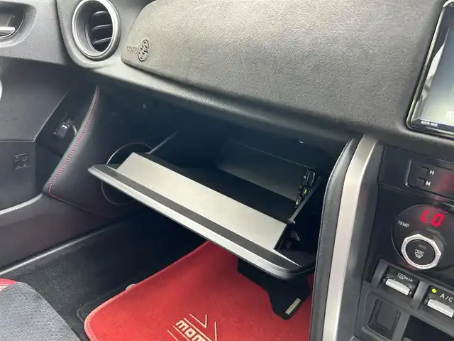 トヨタ ８６ GT リミテッド ブラックPKG 愛媛県 2019(令1)年 5.2万km クリスタルホワイトパール ワンオーナー/6速MT/brembo製ディスクブレーキ/純正ナビ/・Bluetooth/・CD/フルセグTV/バックカメラ/ETC/プッシュスタート/クルーズコントロール/横滑り防止機能/純正フロアマット/ハーフレザーシート/シートヒーター/革巻きステアリング/スマートキー/LEDヘッドライト/オートライト/オートマチックハイビーム