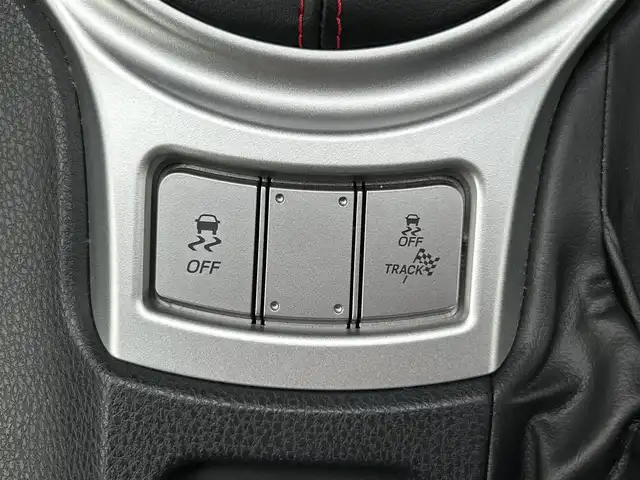 トヨタ ８６ GT リミテッド ブラックPKG 愛媛県 2019(令1)年 5.2万km クリスタルホワイトパール ワンオーナー/6速MT/brembo製ディスクブレーキ/純正ナビ/・Bluetooth/・CD/フルセグTV/バックカメラ/ETC/プッシュスタート/クルーズコントロール/横滑り防止機能/純正フロアマット/ハーフレザーシート/シートヒーター/革巻きステアリング/スマートキー/LEDヘッドライト/オートライト/オートマチックハイビーム