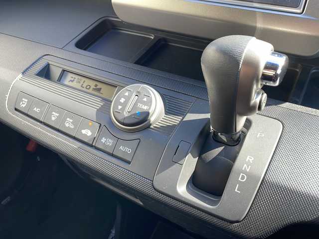 ホンダ フリード スパイク ハイブリット ジャストセレクション 山口県 2012(平24)年 6.7万km プレミアムホワイトパール (株)IDOMが運営する【じしゃロン宇部店】の自社ローン専用車両になります。こちらは現金またはオートローンご利用時の価格です。自社ローンご希望の方は別途その旨お申付け下さい。/純正ナビ/バックモニター/両側パワースライドドア/ＥＴＣ/ＨＩＤヘッドライト/ハーフレザーシート/ドライブレコーダー/クルーズコントロール/純正フロアマット/純正15インチアルミホイール