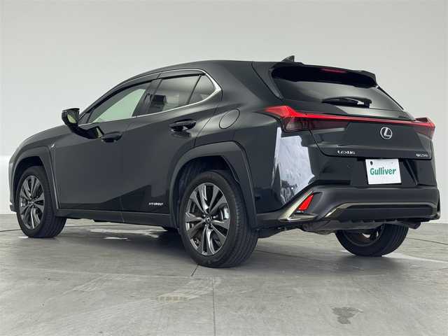 レクサス ＵＸ 250h Fスポーツ 愛知県 2022(令4)年 2.7万km グラファイトブラックガラスフレーク 純正8型ナビ（フルセグ、CD、DVD、Bluetooth）/三眼LEDヘッドライト/ムーンルーフ/全方位カメラ/置くだけ充電/BSM/本革シート/ACC/パワーシート/メモリ付きパワーシート/シートヒーター（D+N)/ステアリングヒーター/ETC2.0/衝突軽減ブレーキ/レーンキープアシスト/コーナーセンサー/パワーバックドア/パドルシフト/スマートキー/オートマチックハイビーム/オートライト/三点エアバック/横滑り防止装置