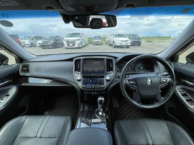 トヨタ クラウン アスリート S-T 佐賀県 2017(平29)年 11万km プレシャスブラックパール 黒革シート/純正８インチSDナビ/・フルセグTV/CD/DVD/SD/USB/Bluetooth/バックカメラ/レーダークルーズコントロール/プリクラッシュセーフティ/レーンディパーチャーアラート/クリアランスソナー/ビルトインETC/D＋N席パワーシート/ISOFIX対応/革巻きステアリング/ステアリングリモコン/純正18インチアルミホイール/純正LEDヘッドライト/純正LEDフォグライト/純正ドアバイザ―/新車保証書/取扱説明書