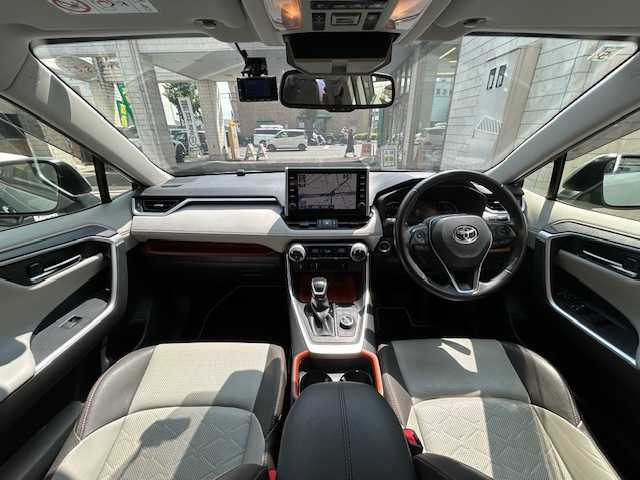 トヨタ ＲＡＶ４ アドベンチャー 東京都 2021(令3)年 2.3万km アーバンカーキ 登録時走行22142km/ワンオーナー/セーフティセンス/・プリクラッシュセーフティ/・レーントレーシングアシストポート/・レーダークルーズコントロール/・オートマチックハイビーム/・ロードサインアシスト/パノラマムーンルーフ/純正メモリーナビ・フルセグTV/バックカメラ/ブラインドスポットモニター/リアクロストラフィックオートブレーキ/ステアリングヒーター/前席シートベンチレーション＆シートヒーター/D席パワーシート/アクセサリーコンセント/オレンジステッチ入ライトグレー合皮シート/ビルトインETC2.0/インテリジェントクリアランスソナー/USB端子/R6年記録簿/保証書・取説/スペアキー