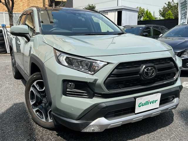 トヨタ ＲＡＶ４ アドベンチャー 東京都 2021(令3)年 2.3万km アーバンカーキ 登録時走行22142km/ワンオーナー/セーフティセンス/・プリクラッシュセーフティ/・レーントレーシングアシストポート/・レーダークルーズコントロール/・オートマチックハイビーム/・ロードサインアシスト/パノラマムーンルーフ/純正メモリーナビ・フルセグTV/バックカメラ/ブラインドスポットモニター/リアクロストラフィックオートブレーキ/ステアリングヒーター/前席シートベンチレーション＆シートヒーター/D席パワーシート/アクセサリーコンセント/オレンジステッチ入ライトグレー合皮シート/ビルトインETC2.0/インテリジェントクリアランスソナー/USB端子/R6年記録簿/保証書・取説/スペアキー