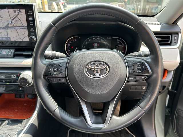 トヨタ ＲＡＶ４ アドベンチャー 東京都 2021(令3)年 2.3万km アーバンカーキ 登録時走行22142km/ワンオーナー/セーフティセンス/・プリクラッシュセーフティ/・レーントレーシングアシストポート/・レーダークルーズコントロール/・オートマチックハイビーム/・ロードサインアシスト/パノラマムーンルーフ/純正メモリーナビ・フルセグTV/バックカメラ/ブラインドスポットモニター/リアクロストラフィックオートブレーキ/ステアリングヒーター/前席シートベンチレーション＆シートヒーター/D席パワーシート/アクセサリーコンセント/オレンジステッチ入ライトグレー合皮シート/ビルトインETC2.0/インテリジェントクリアランスソナー/USB端子/R6年記録簿/保証書・取説/スペアキー