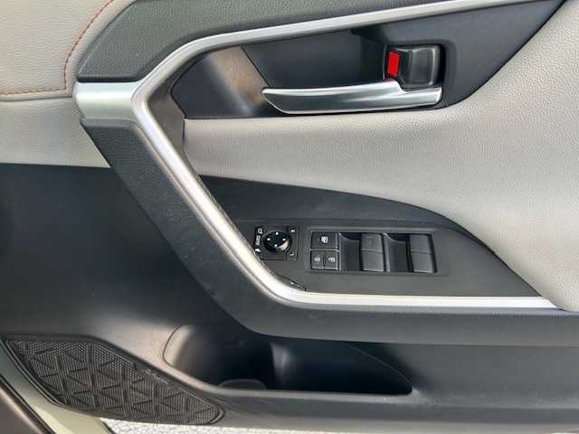 トヨタ ＲＡＶ４ アドベンチャー 東京都 2021(令3)年 2.3万km アーバンカーキ 登録時走行22142km/ワンオーナー/セーフティセンス/・プリクラッシュセーフティ/・レーントレーシングアシストポート/・レーダークルーズコントロール/・オートマチックハイビーム/・ロードサインアシスト/パノラマムーンルーフ/純正メモリーナビ・フルセグTV/バックカメラ/ブラインドスポットモニター/リアクロストラフィックオートブレーキ/ステアリングヒーター/前席シートベンチレーション＆シートヒーター/D席パワーシート/アクセサリーコンセント/オレンジステッチ入ライトグレー合皮シート/ビルトインETC2.0/インテリジェントクリアランスソナー/USB端子/R6年記録簿/保証書・取説/スペアキー
