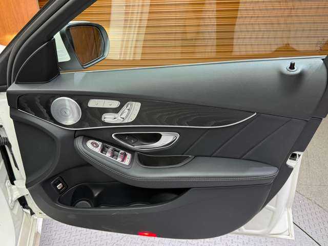メルセデス・ベンツ Ｃ２２０ｄ ローレウスED スポーツプラスPKG 千葉県 2019(令1)年 4.5万km ダイヤモンドホワイト レザーＥＸＣ　/パノラマＳＲ　/純正ナビ　/３６０°カメラ　/ＡＣＣ　/ＨＵＤ　/シートヒーター　/ベンチレーター　/パワーシート　/ＬＥＤヘッドライト　/ハイビームアシスト　/電動リアゲート　/Ｂｕｒｍｅｓｔｅｒ