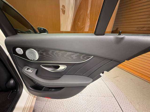 メルセデス・ベンツ Ｃ２２０ｄ ローレウスED スポーツプラスPKG 千葉県 2019(令1)年 4.5万km ダイヤモンドホワイト レザーＥＸＣ　/パノラマＳＲ　/純正ナビ　/３６０°カメラ　/ＡＣＣ　/ＨＵＤ　/シートヒーター　/ベンチレーター　/パワーシート　/ＬＥＤヘッドライト　/ハイビームアシスト　/電動リアゲート　/Ｂｕｒｍｅｓｔｅｒ