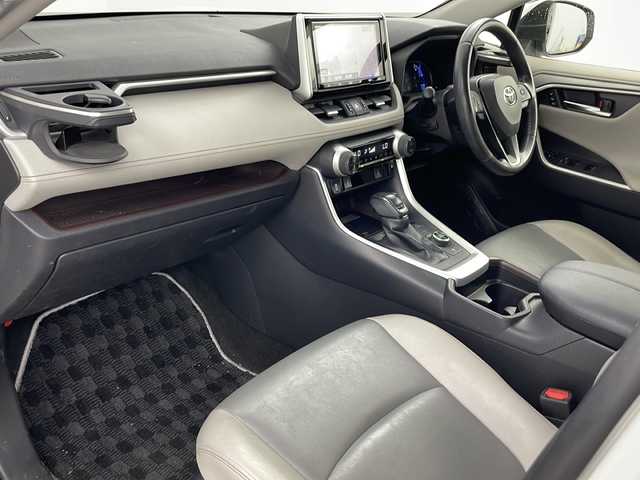 トヨタ ＲＡＶ４ ハイブリッドG 道央・札幌 2019(令1)年 5.5万km ホワイトパールクリスタルシャイン ・4WD/・純正ナビ&BT&DVD&CD&SD&TV/・TRDフルエアロ/・サンルーフ/・バックカメラ/・電動リアゲート/・トヨタセーフティセンス/・レーントレーシングアシスト/・プリクラッシュセーフティ/・ロードサインアシスト/・ブラインドスポットモニター/・リアクロストラフィックアラート/・レザーシート/・前席シートヒーター/・ステアリングヒーター/・運転席パワーシート/・シートメモリ/・ビルトインETC/・置くだけ充電/・前後ドライブレコーダー/・LEDヘッドライト/・オートマチックハイビーム/・スマートキー/・スペアキー
