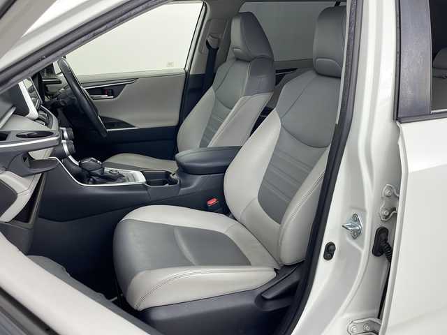 トヨタ ＲＡＶ４ ハイブリッドG 道央・札幌 2019(令1)年 5.5万km ホワイトパールクリスタルシャイン ・4WD/・純正ナビ&BT&DVD&CD&SD&TV/・TRDフルエアロ/・サンルーフ/・バックカメラ/・電動リアゲート/・トヨタセーフティセンス/・レーントレーシングアシスト/・プリクラッシュセーフティ/・ロードサインアシスト/・ブラインドスポットモニター/・リアクロストラフィックアラート/・レザーシート/・前席シートヒーター/・ステアリングヒーター/・運転席パワーシート/・シートメモリ/・ビルトインETC/・置くだけ充電/・前後ドライブレコーダー/・LEDヘッドライト/・オートマチックハイビーム/・スマートキー/・スペアキー