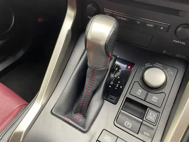 レクサス ＮＸ 300h Fスポーツ 滋賀県 2015(平27)年 6.8万km グラファイトブラックガラスフレーク 9.8インチ純正ナビ/CD/DVD/TV/Bluetooth/ブルーレイ/クルーズコントロール（追従）/デジタルインナーミラー/ドラレコ（前方JADO G100+）/オートホールド/ステアリングヒーター/パワーシート（D＋N席）/シートヒーター（D＋N席）/LEDヘッドライト