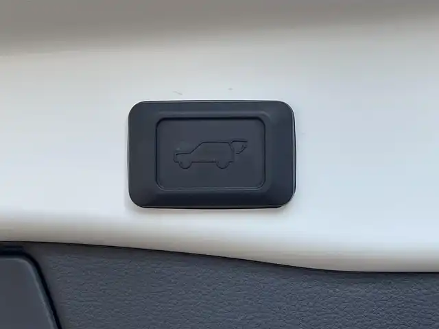 トヨタ ＲＡＶ４ G 佐賀県 2022(令4)年 2.6万km ホワイトパールクリスタルシャイン ワンオーナー/純正9インチSDナビゲーション/・フルセグTV/CD/DVD/SD/HDMI/Bluetooth/バックカメラ/ビルトインETC/パワーリアゲ―ト/電子パーキングブレーキ/AUTO HOLD機能/合皮シート/D席メモリー機能付パワーシート/D＋N席シートヒーター/シートベンチレーション/ISOFIX対応/革巻きステアリング/ステアリングヒーター/ステアリングリモコン/純正18インチアルミホイール/純正LEDヘッドライト/オートマチックハイビーム/純正LEDフォグランプ/純正フロアマット/純正ドアバイザ―/新車保証書/取扱説明書/トヨタセーフティセンス/・レーダークルーズコントロール/・レーントレーシングアシスト/・プリクラッシュセーフティ/・ブラインドスポットモニター/・クリアランスソナー/・リヤクロストラフィックアラート/・ロードサインアシスト