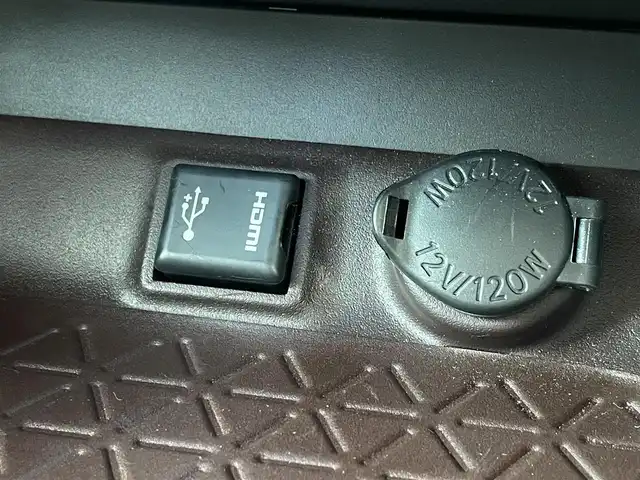 トヨタ ＲＡＶ４ G 佐賀県 2022(令4)年 2.6万km ホワイトパールクリスタルシャイン ワンオーナー/純正9インチSDナビゲーション/・フルセグTV/CD/DVD/SD/HDMI/Bluetooth/バックカメラ/ビルトインETC/パワーリアゲ―ト/電子パーキングブレーキ/AUTO HOLD機能/合皮シート/D席メモリー機能付パワーシート/D＋N席シートヒーター/シートベンチレーション/ISOFIX対応/革巻きステアリング/ステアリングヒーター/ステアリングリモコン/純正18インチアルミホイール/純正LEDヘッドライト/オートマチックハイビーム/純正LEDフォグランプ/純正フロアマット/純正ドアバイザ―/新車保証書/取扱説明書/トヨタセーフティセンス/・レーダークルーズコントロール/・レーントレーシングアシスト/・プリクラッシュセーフティ/・ブラインドスポットモニター/・クリアランスソナー/・リヤクロストラフィックアラート/・ロードサインアシスト
