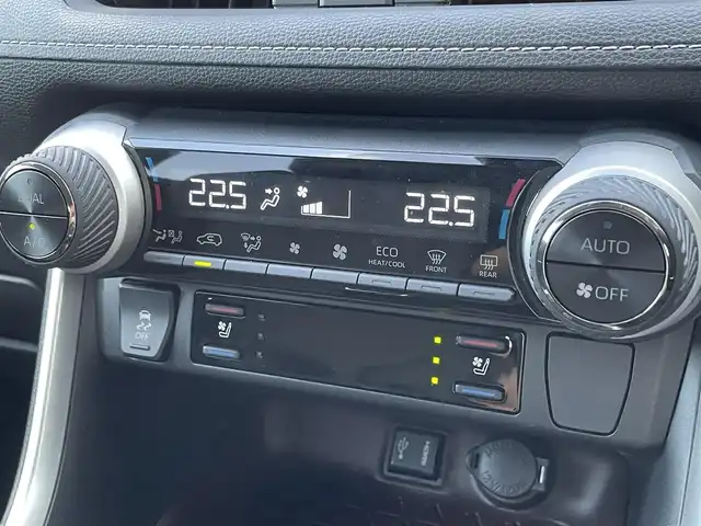 トヨタ ＲＡＶ４ G 佐賀県 2022(令4)年 2.6万km ホワイトパールクリスタルシャイン ワンオーナー/純正9インチSDナビゲーション/・フルセグTV/CD/DVD/SD/HDMI/Bluetooth/バックカメラ/ビルトインETC/パワーリアゲ―ト/電子パーキングブレーキ/AUTO HOLD機能/合皮シート/D席メモリー機能付パワーシート/D＋N席シートヒーター/シートベンチレーション/ISOFIX対応/革巻きステアリング/ステアリングヒーター/ステアリングリモコン/純正18インチアルミホイール/純正LEDヘッドライト/オートマチックハイビーム/純正LEDフォグランプ/純正フロアマット/純正ドアバイザ―/新車保証書/取扱説明書/トヨタセーフティセンス/・レーダークルーズコントロール/・レーントレーシングアシスト/・プリクラッシュセーフティ/・ブラインドスポットモニター/・クリアランスソナー/・リヤクロストラフィックアラート/・ロードサインアシスト