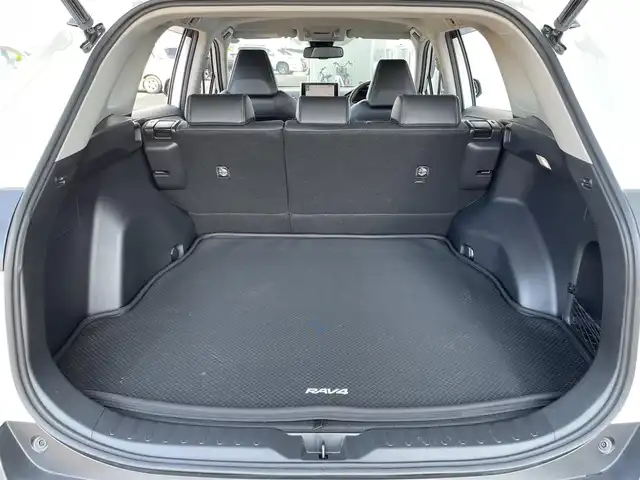 トヨタ ＲＡＶ４ G 佐賀県 2022(令4)年 2.6万km ホワイトパールクリスタルシャイン ワンオーナー/純正9インチSDナビゲーション/・フルセグTV/CD/DVD/SD/HDMI/Bluetooth/バックカメラ/ビルトインETC/パワーリアゲ―ト/電子パーキングブレーキ/AUTO HOLD機能/合皮シート/D席メモリー機能付パワーシート/D＋N席シートヒーター/シートベンチレーション/ISOFIX対応/革巻きステアリング/ステアリングヒーター/ステアリングリモコン/純正18インチアルミホイール/純正LEDヘッドライト/オートマチックハイビーム/純正LEDフォグランプ/純正フロアマット/純正ドアバイザ―/新車保証書/取扱説明書/トヨタセーフティセンス/・レーダークルーズコントロール/・レーントレーシングアシスト/・プリクラッシュセーフティ/・ブラインドスポットモニター/・クリアランスソナー/・リヤクロストラフィックアラート/・ロードサインアシスト