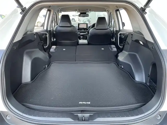 トヨタ ＲＡＶ４ G 佐賀県 2022(令4)年 2.6万km ホワイトパールクリスタルシャイン ワンオーナー/純正9インチSDナビゲーション/・フルセグTV/CD/DVD/SD/HDMI/Bluetooth/バックカメラ/ビルトインETC/パワーリアゲ―ト/電子パーキングブレーキ/AUTO HOLD機能/合皮シート/D席メモリー機能付パワーシート/D＋N席シートヒーター/シートベンチレーション/ISOFIX対応/革巻きステアリング/ステアリングヒーター/ステアリングリモコン/純正18インチアルミホイール/純正LEDヘッドライト/オートマチックハイビーム/純正LEDフォグランプ/純正フロアマット/純正ドアバイザ―/新車保証書/取扱説明書/トヨタセーフティセンス/・レーダークルーズコントロール/・レーントレーシングアシスト/・プリクラッシュセーフティ/・ブラインドスポットモニター/・クリアランスソナー/・リヤクロストラフィックアラート/・ロードサインアシスト