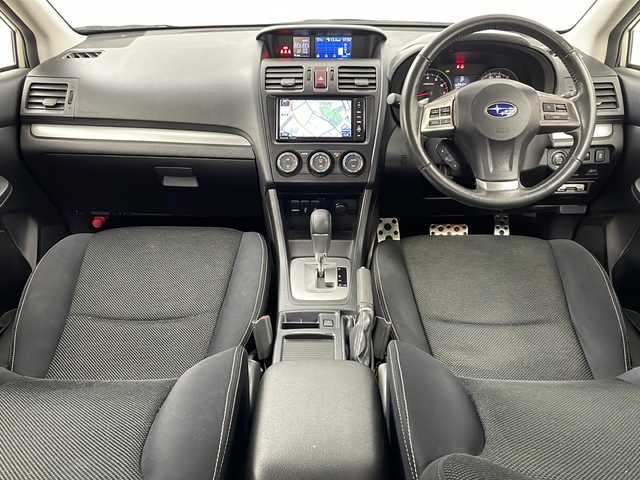 スバル インプレッサ ＸＶ 2．0i－L 道央・札幌 2014(平26)年 10.6万km デザートカーキ ・4WD/・社外SDナビ/　CD/DVD/BT/SD/・フルセグTV/・クルーズコントロール/・前席パワーシート/・ルーフレール/・ETC/・革巻ステアリング/・パドルシフト/・ステアリングリモコン/・オートライト/・HIDヘッドライト/・フォグランプ/・リアフォグランプ/・アイドリングストップ/・プッシュスタート/・社外ドライブレコーダー前後/・ドアバイザー/・純正フロアマット/・純正17インチアルミホイール/・積込タイヤ/・保証書