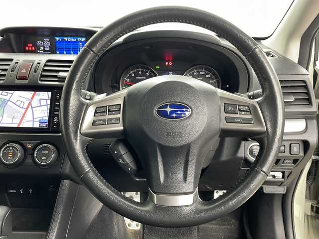 スバル インプレッサ ＸＶ 2．0i－L 道央・札幌 2014(平26)年 10.6万km デザートカーキ ・4WD/・社外SDナビ/　CD/DVD/BT/SD/・フルセグTV/・クルーズコントロール/・前席パワーシート/・ルーフレール/・ETC/・革巻ステアリング/・パドルシフト/・ステアリングリモコン/・オートライト/・HIDヘッドライト/・フォグランプ/・リアフォグランプ/・アイドリングストップ/・プッシュスタート/・社外ドライブレコーダー前後/・ドアバイザー/・純正フロアマット/・純正17インチアルミホイール/・積込タイヤ/・保証書